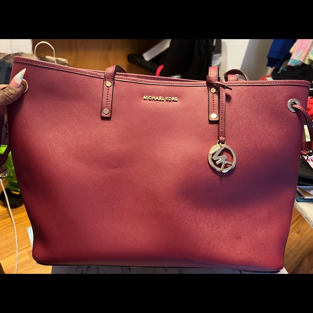 Michael Kors tote bag, small cosmetic clutch included. No dust bag available